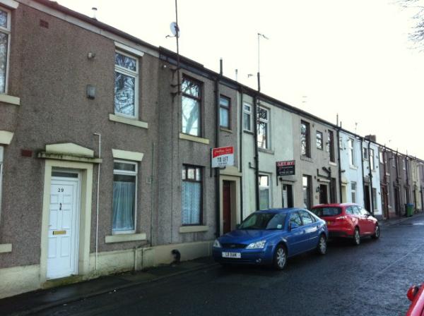 rochdalehouses's tweet image. 1 bed back2back #rochdale available #2let end of jan only £350 PCM more property needed #landlords