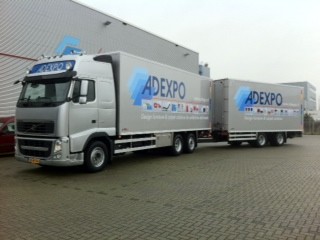 Goof, chauffeur op de nieuwe truck, is zo trots als een Pauw. (ik ook overigens)