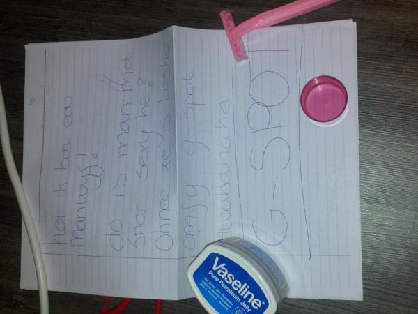 TimRutgers's tweet image. Hah ligt bij mijn nichtje op de kamer @lottemeppelink1 &amp; @dtraanman