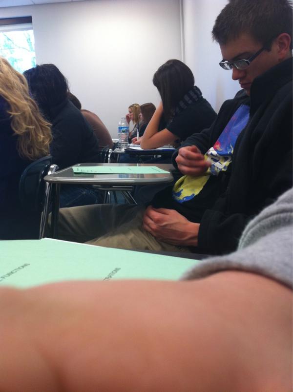 CotyStiltner's tweet image. @TheAaron_Hanson is so bored he is fake drawing on himself #englishcomp #snoozefest #boreville