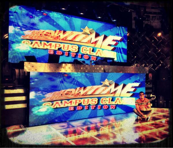 gabvalenciano's tweet photo. Loving the @ShowtimeOfficia family :) http://t.co/ZIBqxuDO