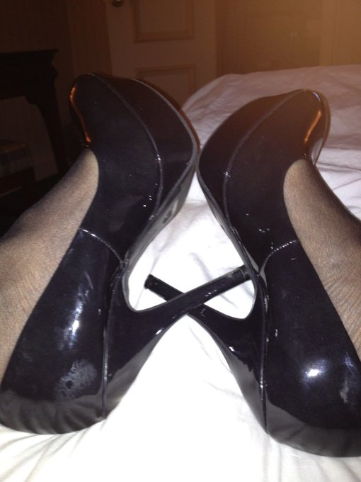 Good morning shoes. http://t.co/dyZwx0q6