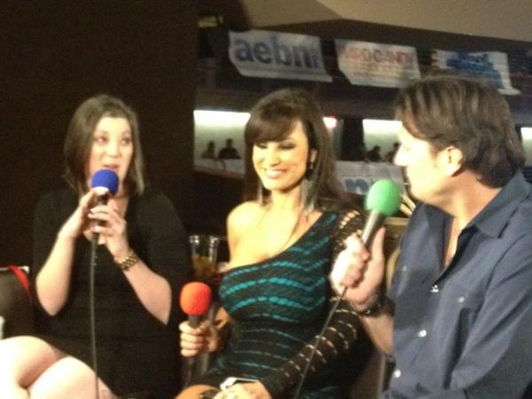 AVNVirtualShow's tweet photo. LIVE with @thereallisaann http://t.co/MsRQZhqp