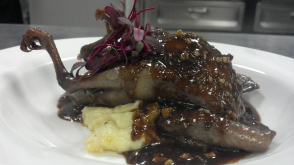 rootstl's tweet photo. Braised squab with hazelnuts http://t.co/yvpcHof0