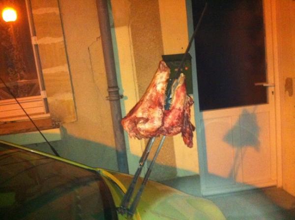 Bazilelapouza's tweet image. On trouve vraiment des trucs bizzare en fin de soirée.. #comprend pas.