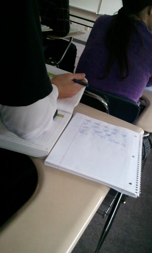 ohiitsdanielle's tweet image. what @chelseacarverrr 's notes look like. #wrongclass #underachiever