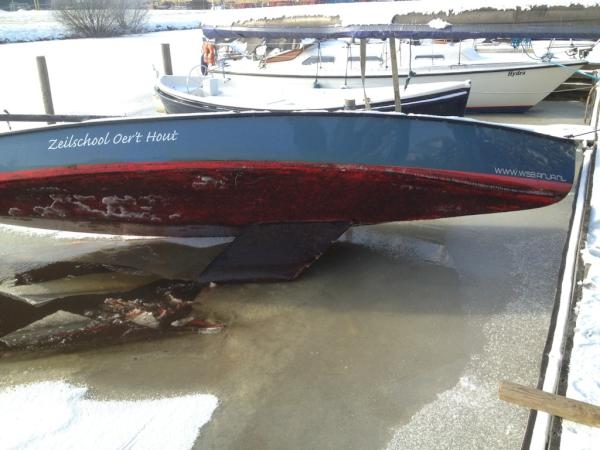 Sterk ijs in Friesland <a href="/gooswatersport/">Goos Watersport</a> nu ook ijszeilen <a href="/wsbanja/">WSB ANJA</a> je moet alleen geen haast hebben