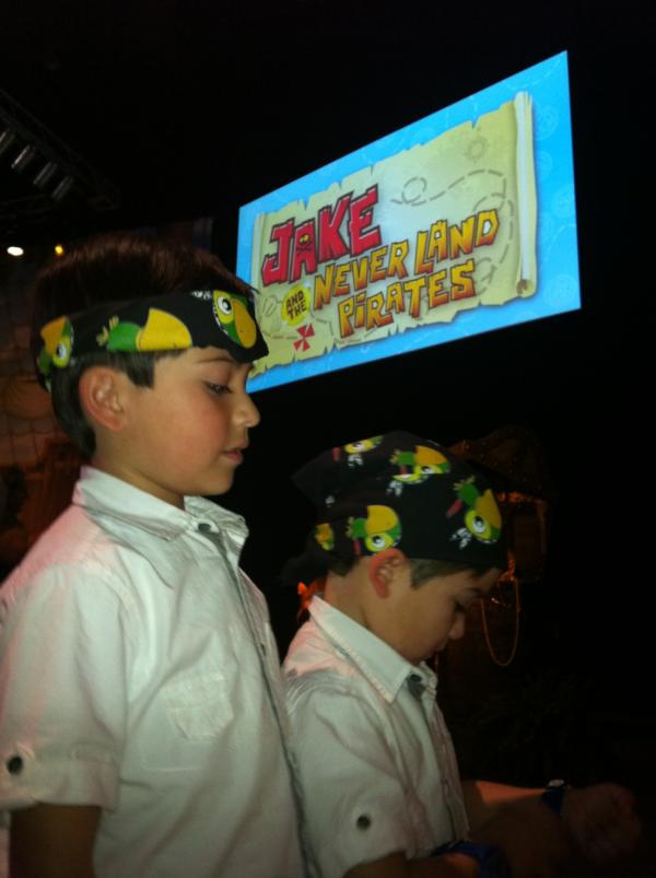 TaniaLuvianoTV's tweet image. #jnlp waiting to see his heroe jake @disney