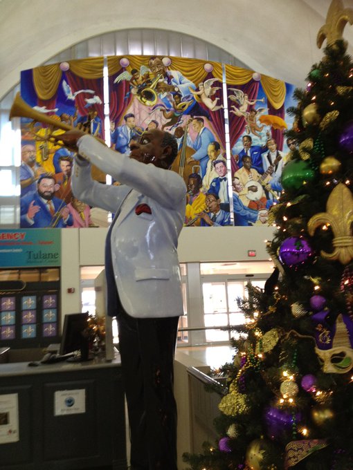 I'm back at the airport heading home. I shot this at the airport. I thought it was pretty cool. http://t