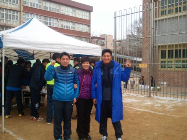 9sh5608's tweet photo. 입춘이 지나서 인가요
구삼 축구회 시무식 때문일까요^^
날씨가 참 좋아요.
구삼 축구 회원님들 모두 파이팅!!! http://t.co/o8zbGlKA