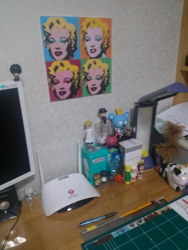 jeahueng's tweet photo. 내방 너무..더러비 한 느낌이야....아.....어제청소하고치웠는데도 맘에안드네.....에휴..... http://t.co/H4adcPGa