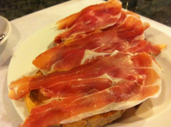 XAFONTELO's tweet photo. Almorzo preto de Andorra!!!! http://t.co/tLVCZecx