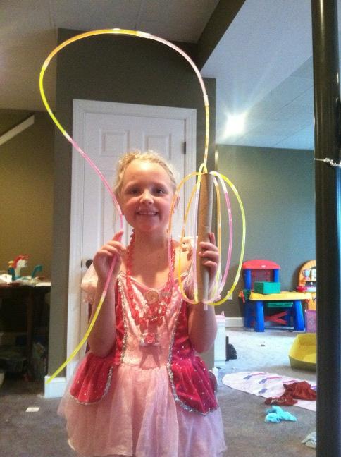 ScienceNerd33's tweet photo. Kate made a comb jelly out of glow in the dark necklaces http://t.co/kXu1ZHqY
