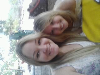 JannyMilanes's tweet photo. Na praia com... http://t.co/iYF5WRl1