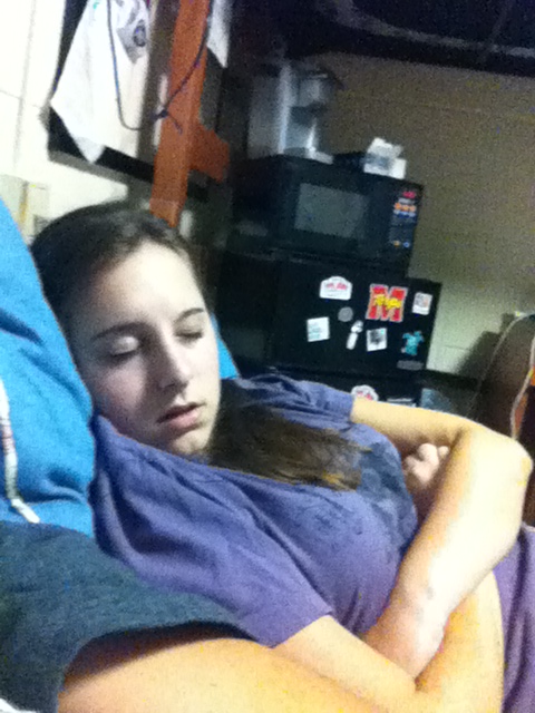 cummingatchya's tweet image. @EmilyBeam is PUMPED for Super Bowl XLVI! #sleepyhead #notevenhalftime