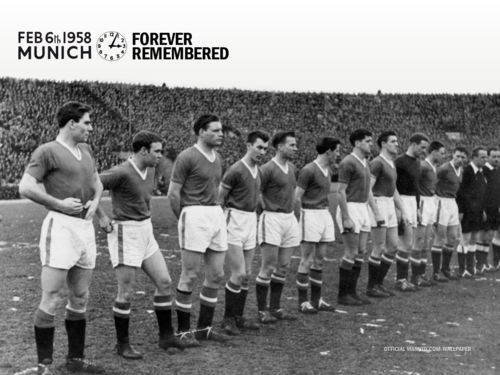 ManUtdStuff's tweet photo. Gone but never forgotten. The flowers of Manchester - http://t.co/XfOcIch6