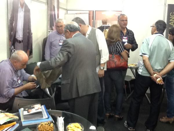 Blanc_Alex's tweet photo. Stand Fernand Blanc na Fenim, bombando! http://t.co/vZ3rsiyg