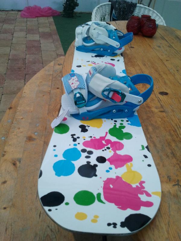 Mandytje92's tweet photo. nieuw snowboardje alvast gehad voor me verjaardag! :-) heb heel veel zin in wintersport! http://t.co/Plu9t2F4