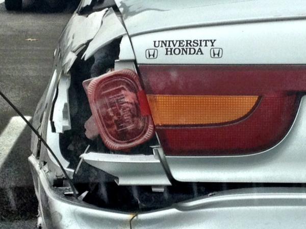 _KristinB_'s tweet image. So happy that this tupperware lid can serve as your red back light.. #ridiculous #usefulresource