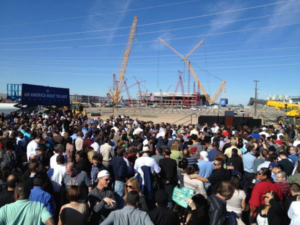 stevekrafft7's tweet image. Several thousand people waiting for President Obama's speech at Intel in Chandler Arizona