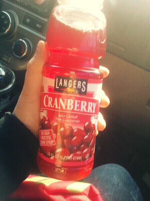 a2863554's tweet photo. 4천윈짜리 음료수ㅜㅜ 가격에 비해 맛은 우웩 http://t.co/vKIiUDpW