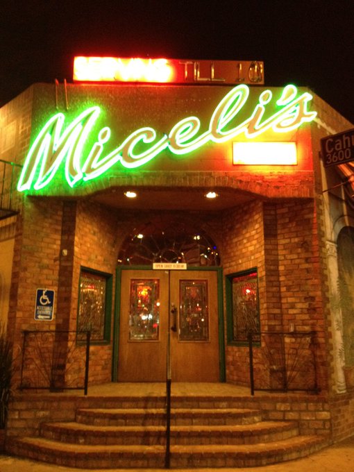 Dinner out tonight at a great Italian restaurant. http://t.co/13GuvxHU