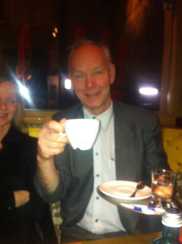 arvekambe's tweet photo. Mitt bilde fra Frankfurt i går kveld om Per Olaf Lundteigen som drikker cappucino i EU er blitt en hit:-) http://t.co/ItiKkwSP