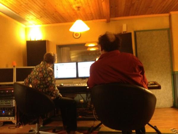 ERICTOULIS's tweet photo. Les chansons du Toulis show bientôt sur un CD ???? http://t.co/UedCuZAS