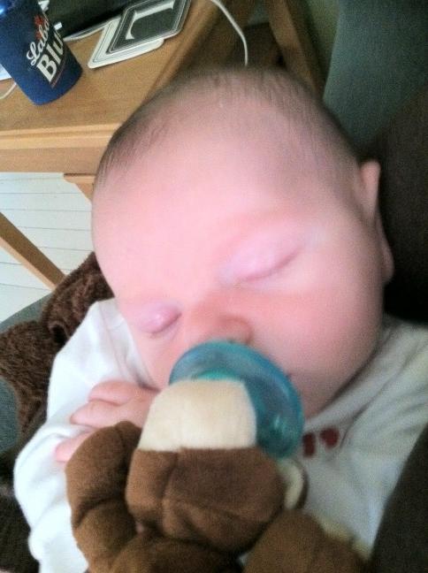 DCall22's tweet photo. Ahhhh. Lil @coopmanksil sleeping on my arm!!! 😍💗 http://t.co/IgIhfRuP