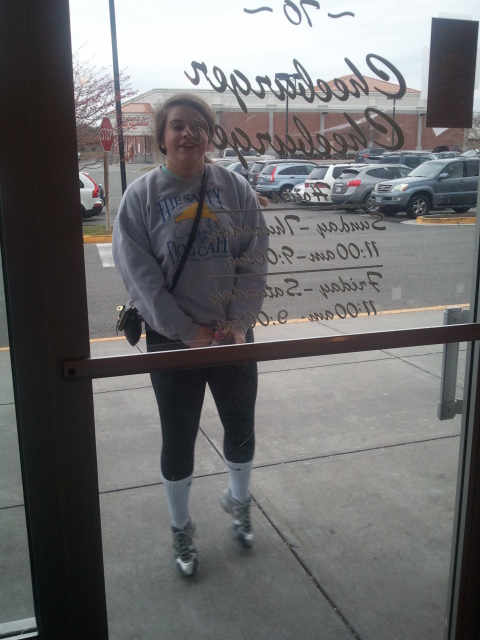 SarSar101's tweet image. @ItsaKENdoll was a little hyper at cheeburger.... #dancingoutside