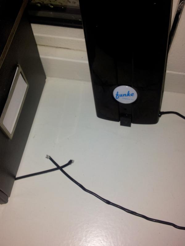 TimRutgers's tweet image. Wil tv kijken &amp; de verbinding is niet goed &amp; wil mijn antenne buiten goed doen. Bleek het snoer kapot gevroren te zijn