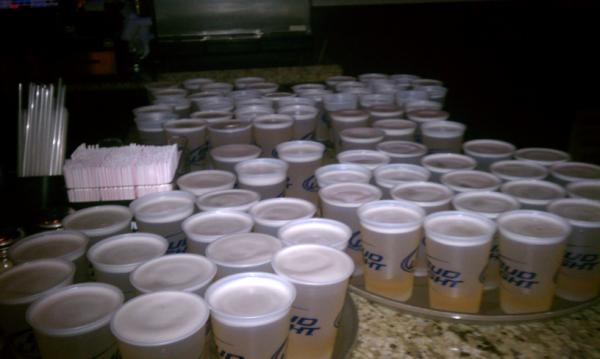 whitesoxduh's tweet image. Got showed up by the guy next to me who bought one beer for everyone in the bar last night #82beers #oneupper