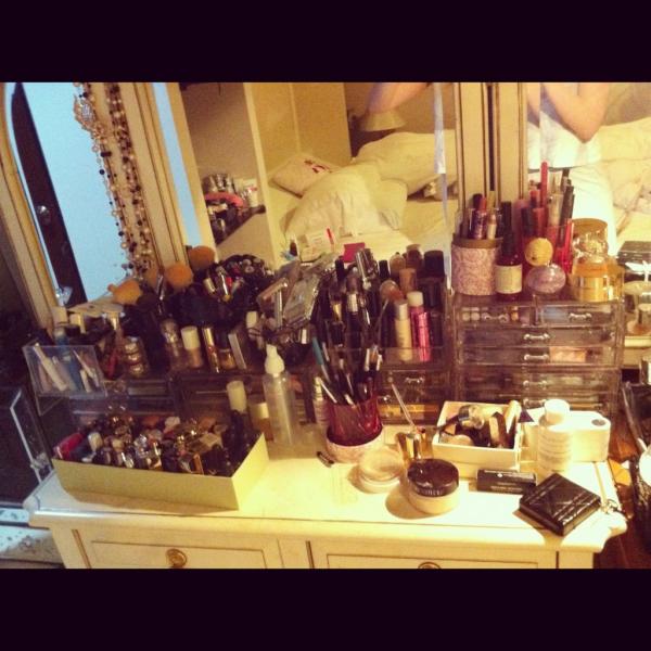 ornareeya's tweet photo. The make up girl http://t.co/DEqFxbYC