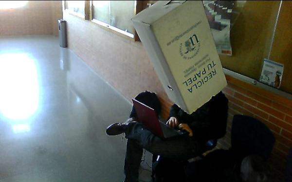 obijuankenovee's tweet image. #MiFcom porque aparecen seres extraños por los pasillos