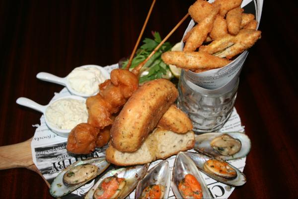 fatcatnotts's tweet photo. Its nearly time for after work drinks! Show this tweet and get 2-4-1 on our sharing platters! #fatcat20 #fatcatfoodmenu http://t.co/cnYP2nC5