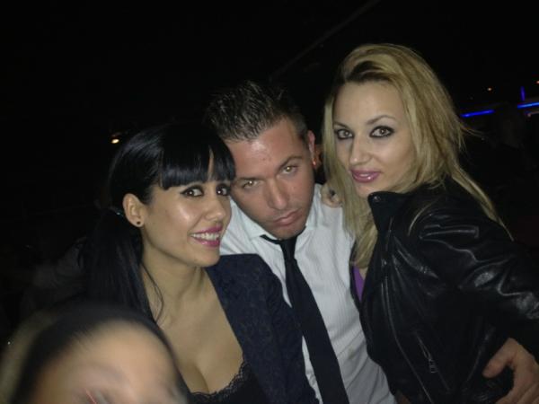 franktoledano's tweet photo. Las chicas de la suite 191!las chicas del after work la suite 191 http://t.co/car4Jaae