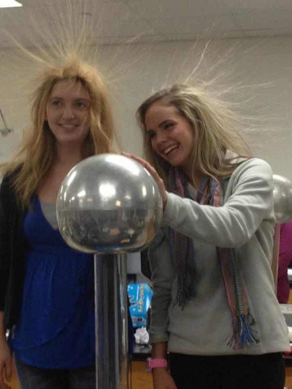 m_kirkk's tweet image. Uhh... #funwithphysics??