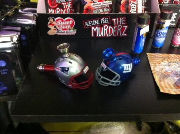 HappyDazeSmoke's tweet photo. That's right Happy Daze has NFL pipes. Come get your team and make your NFL Sundaze happier. http://t.co/yYmb2Ufy