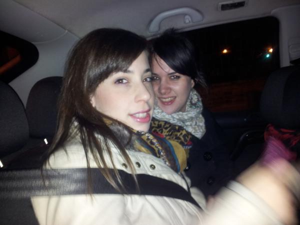 lauraaaa_gr's tweet photo. Frikisssss! @19marinaaa @Lau_trk3 http://t.co/oIDVbd5u