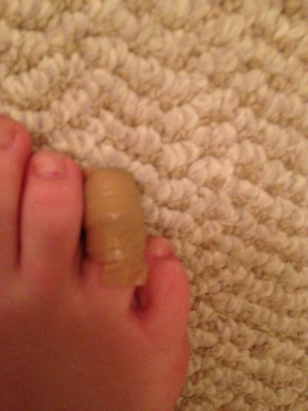 _kelliem45's tweet image. Having to wrap your toes. 😖 #guardproblems