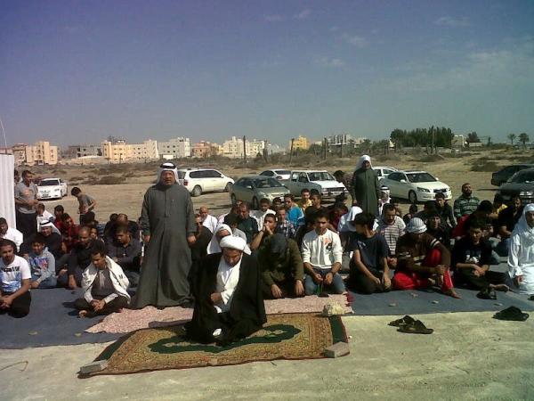 صور الصلاة في مسجد كويكبات المهدم بإمامة فضيلة الشيخ محمد حسن خجسته