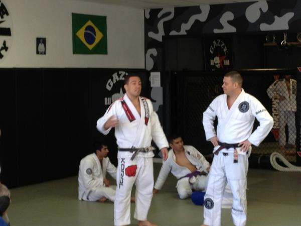 wpjrbjj's tweet photo. Thks guys for one more amazing Jiujitsu class @ HB Cia Paulista Bjj & MMA .
Saturday 10 am . http://t.co/PEZ7OCb5