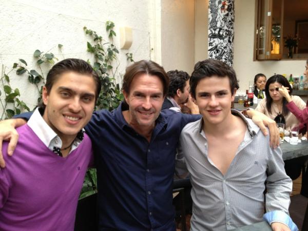 RodolfoLanderos's tweet photo. Aquí con mi guía espiritual @ChobiLanderos y mi padawan @buclesdehesa. ¡Puro crack! #TeamLanderos #WINNING http://t.co/E3BRkEqL