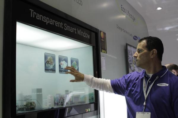 SamsungUS's tweet image. [PHOTO] RT if you want the #SamsungCES announced #SmartWindow!