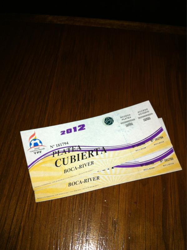 TwoLadsOnTour's tweet photo. #GoldenTickets http://t.co/ndjGrQUl