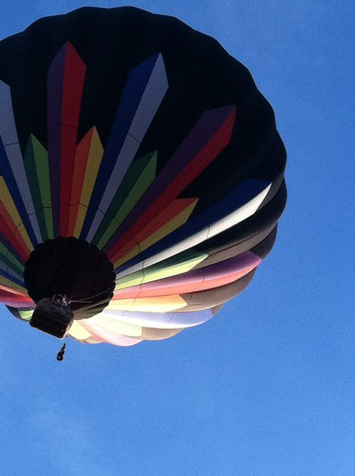 Hot Air balloons seem to like my house http://t.co/zselC9Pj<a href="/tag/nowplaying"class="tags"><span>#nowplaying</span></a>