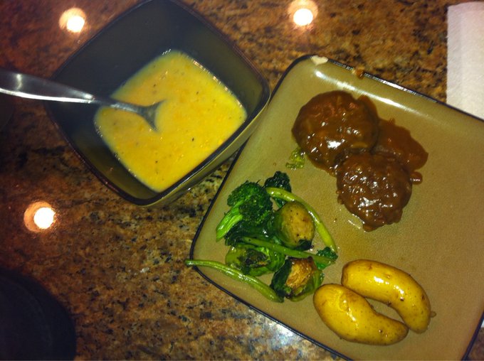 Beefy onion sirloin burgers, grilled mixed veggies, (vegan) cream corn soup.... Got my tummy full #ilovetocook<a href="/tag/ilovetocook"class="tags"><span>#ilovetocook</span></a>