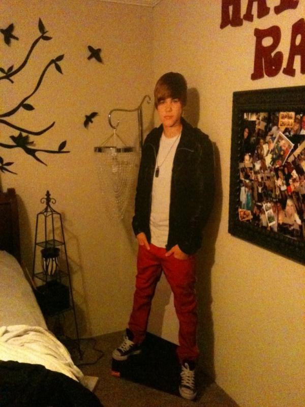 hayleykoons's tweet photo. Sometimes, walking in your room and seeing this can scare a person. But I #LoveeeeHim http://t.co/CDM6kbww