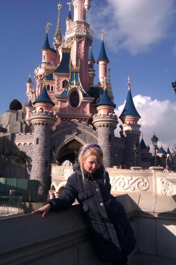 richzeng's tweet photo. @tamaze99 @ellzeng #Disney magic :-) http://t.co/r52qpsYK
