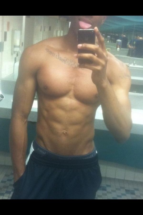 __when__boys__'s tweet photo. Rt If u think this is hot. http://t.co/KN0gk0XG